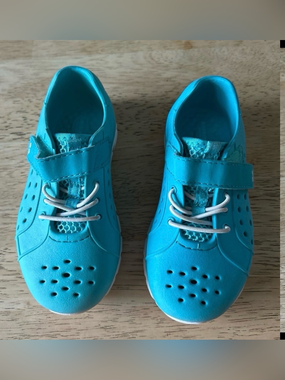 Stride Rite water resistant Shoes, Color Light Blue, Size 8, Semi New.
